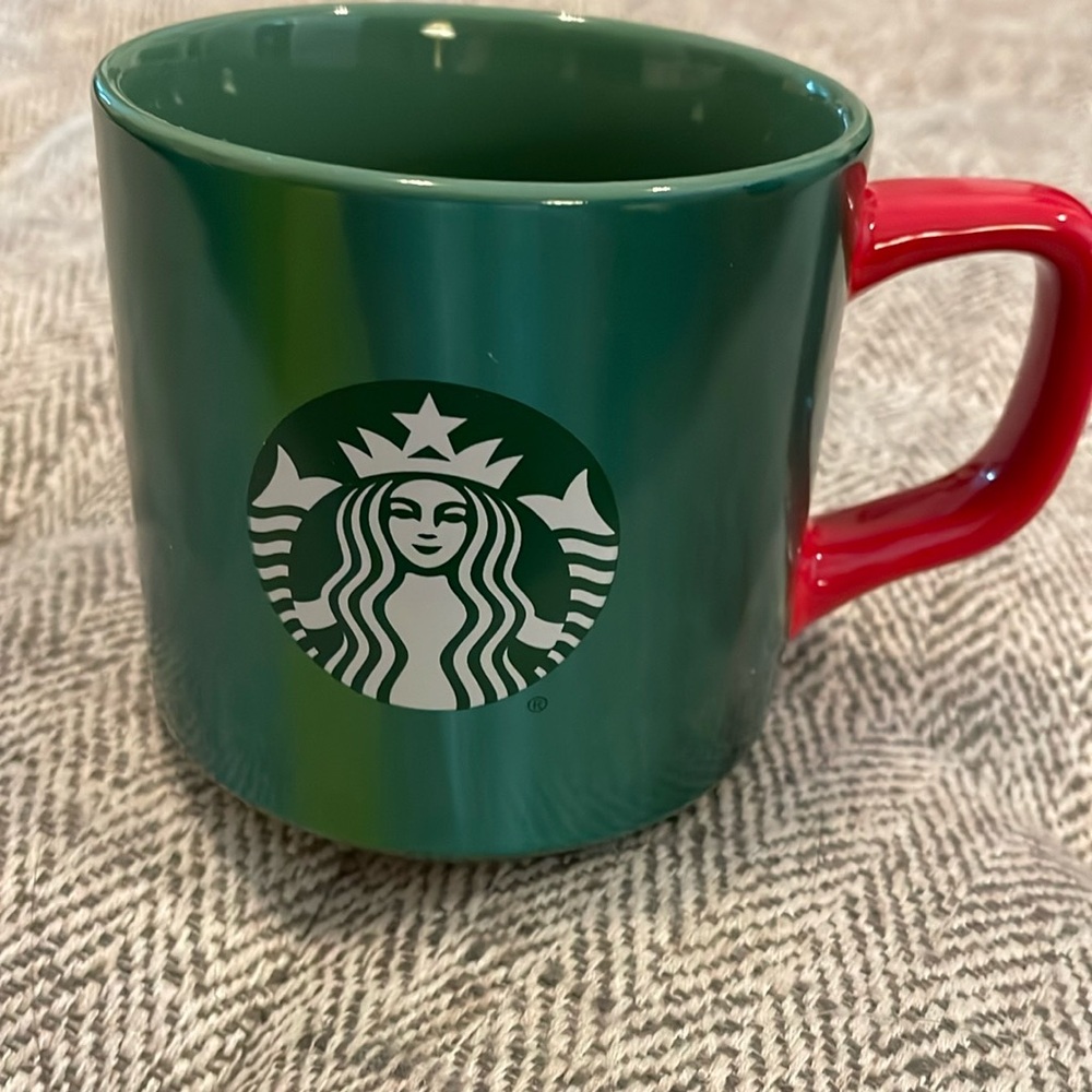 Holiday 2022 Starbucks 11 oz mug